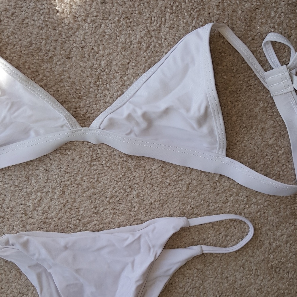 Bikini - Picture 2 of 3